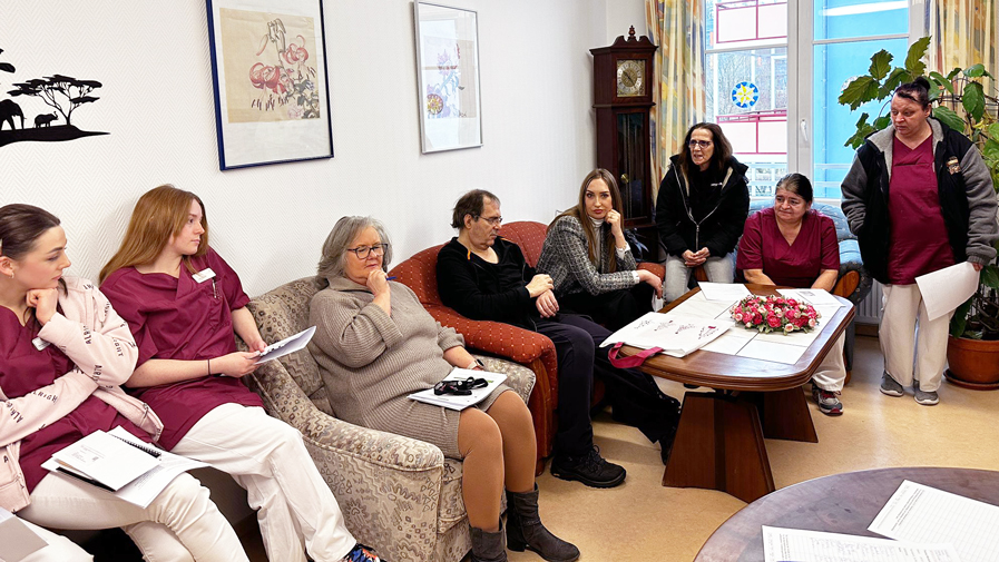 Viele Dozent*innen bereiteten den Workshop der „Palliativ Care“ des ProCurand Seniorenzentrum Am Herzogsschloss vor.